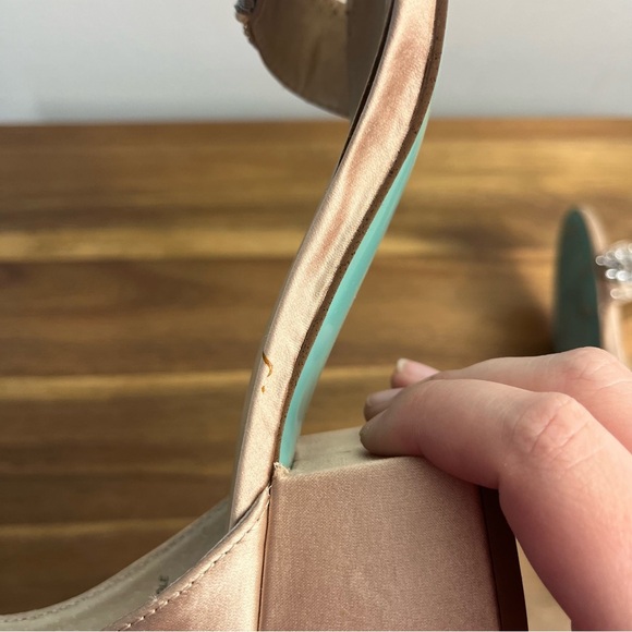 Betsey Johnson Women's Sb-Mel Heeled Sandal tan silver size 5.5 - Picture 12 of 14